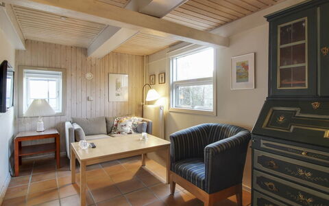 Canan - 1.6Km from the Sea: Huis, Woongebied, Huis, Verblijf, Dak, Land Lot, Siding, Tuin, Landgoed, Gazon