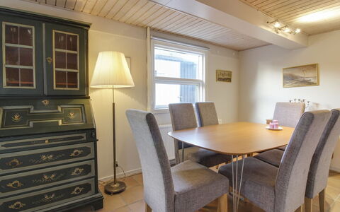 Canan - 1.6Km from the Sea: Huis, Woongebied, Huis, Verblijf, Dak, Land Lot, Siding, Tuin, Landgoed, Gazon