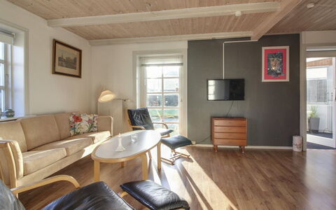 Anais - 1.6Km from the Sea: Huis, Woongebied, Huis, Verblijf, Dak, Land Lot, Siding, Tuin, Landgoed, Gazon
