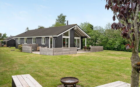 Annesophie - 300M to the Fjord: Huis, Dak, Huis, Verblijf, Siding, Veranda, Boerderij, Landgoed, Gazon, Garden Gebouwen