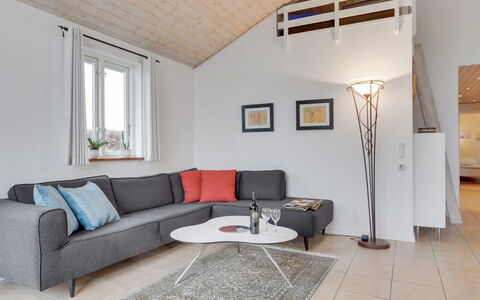 Annesophie - 300M to the Fjord: Meubilair, Interieur Ontwerp, Flooring, Verdieping, Bankstel, Plafond, Woonkamer, Huis, Appartement, Kamer