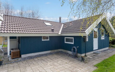 Norna - 300M from the Sea: Dak, Huis, Huis, Verblijf, Siding, Landgoed, Oprit, Garden Gebouwen, Werf, Schuur