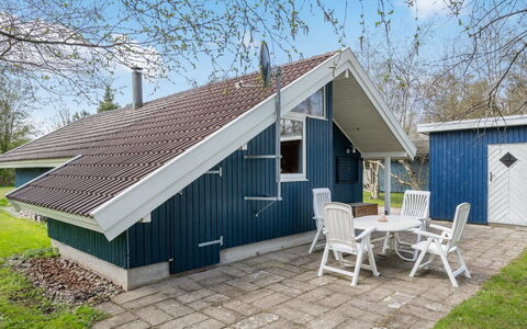 Norna - 300M from the Sea: Dak, Huis, Huis, Verblijf, Siding, Landgoed, Oprit, Garden Gebouwen, Werf, Schuur