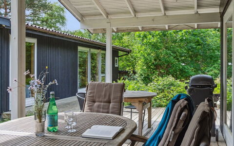 Mirzə - 250M from the Sea: Appartement, Schaduw, Balkon, Stoel, Hek, Buitenmeubels, Aluminium, Kunstgras