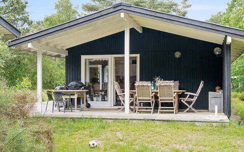 Mirzə - 250M from the Sea: Appartement, Schaduw, Balkon, Stoel, Hek, Buitenmeubels, Aluminium, Kunstgras