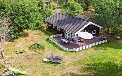 Amola - 1.6Km from the Sea: Appartement, Schaduw, Balkon, Stoel, Hek, Buitenmeubels, Aluminium, Kunstgras