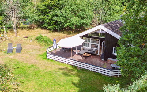 Amola - 1.6Km from the Sea: Appartement, Schaduw, Balkon, Stoel, Hek, Buitenmeubels, Aluminium, Kunstgras