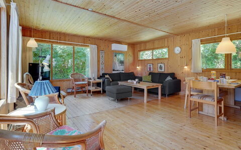 Hege - 450M from the Sea: Hout, Huis, Verblijf, Deur, Hardwood, Beits, Plank, Garden Gebouwen, Blokhut, Veranda
