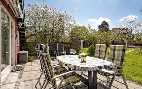 Henna - 550M to the Fjord: Dak, Huis, Land Lot, Huis, Verblijf, Landgoed, Garden Gebouwen, Schaduw, Blokhut, Landscaping