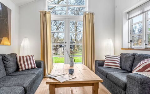 Amon - 670M from the Sea: Hout, Bankstel, Meubilair, Flooring, Woonkamer, Interieur Ontwerp, Houten Vloer, Verdieping, Huis