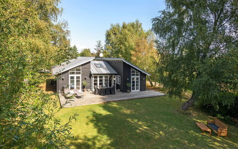 Amon - 670M from the Sea: Verblijf, Huis, Huis, Dak, Veranda, Landgoed, Siding, Garden Gebouwen, Boerderij, Werf