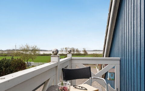 Delina - 200M from the Sea: Woongebied, Dak, Voorstad, Oprit, Landgoed, Schoorsteen