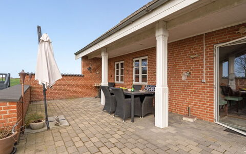 Delina - 200M from the Sea: Woongebied, Dak, Voorstad, Oprit, Landgoed, Schoorsteen
