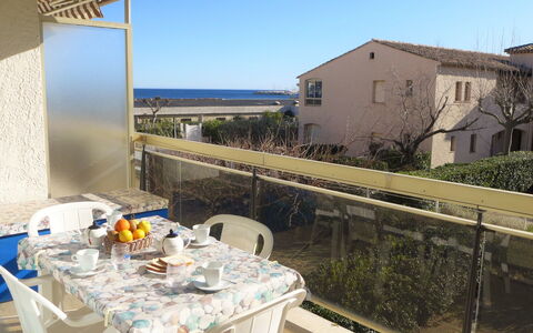 Cavalaire 180: Eigendom, Gebouw, Restaurant, Onroerend Goed, Kamer, Appartement, Huis, Vakantie, Lucht, Balkon