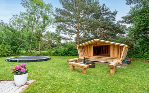 Sverker - 300M from the Sea: Dak, Huis, Huis, Verblijf, Deur, Siding, Dek, Veranda, Plank, Hardwood