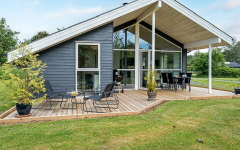 Luukas - 150M from the Sea: Appartement, Schaduw, Balkon, Stoel, Hek, Buitenmeubels, Aluminium, Kunstgras