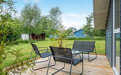 Luukas - 150M from the Sea: Appartement, Schaduw, Balkon, Stoel, Hek, Buitenmeubels, Aluminium, Kunstgras