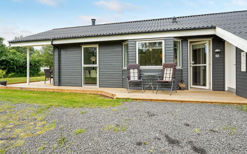 Luukas - 150M from the Sea: Appartement, Schaduw, Balkon, Stoel, Hek, Buitenmeubels, Aluminium, Kunstgras