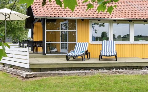 Janne - 400M from the Sea: Blauw, Struik, Verblijf, Groundcover, Tuin, Landgoed, Schaduw, Landscaping, Boerderij, Eco Hotel