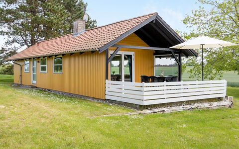 Janne - 400M from the Sea: Blauw, Struik, Verblijf, Groundcover, Tuin, Landgoed, Schaduw, Landscaping, Boerderij, Eco Hotel