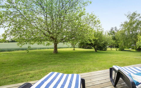 Janne - 400M from the Sea: Blauw, Struik, Verblijf, Groundcover, Tuin, Landgoed, Schaduw, Landscaping, Boerderij, Eco Hotel