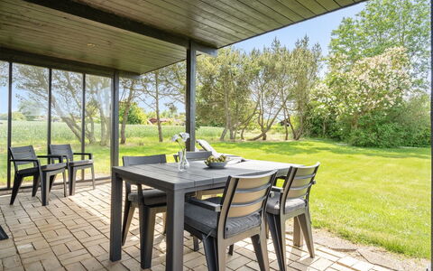 Veljan - 400M from the Sea: Dak, Huis, Land Lot, Huis, Verblijf, Landgoed, Garden Gebouwen, Schaduw, Blokhut, Landscaping