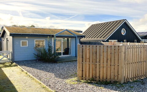 Alvina - 25M from the Sea: Blauw, Struik, Verblijf, Groundcover, Tuin, Landgoed, Schaduw, Landscaping, Boerderij, Eco Hotel