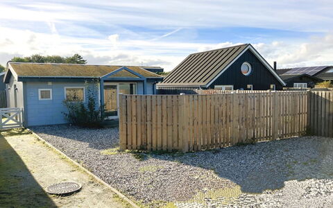 Alvina - 25M from the Sea: Blauw, Struik, Verblijf, Groundcover, Tuin, Landgoed, Schaduw, Landscaping, Boerderij, Eco Hotel