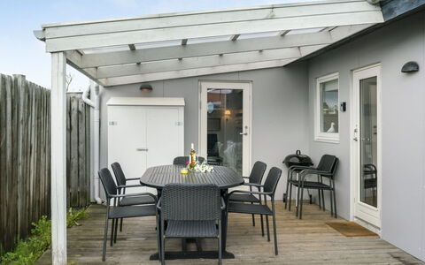 Alvina - 25M from the Sea: Blauw, Struik, Verblijf, Groundcover, Tuin, Landgoed, Schaduw, Landscaping, Boerderij, Eco Hotel