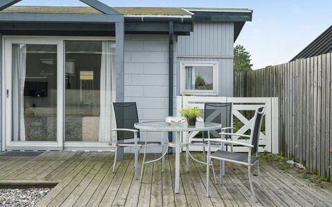 Alvina - 25M from the Sea: Blauw, Struik, Verblijf, Groundcover, Tuin, Landgoed, Schaduw, Landscaping, Boerderij, Eco Hotel