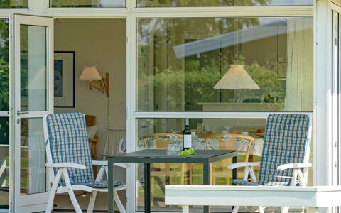 Maybritt - 100M from the Sea: Blauw, Struik, Verblijf, Groundcover, Tuin, Landgoed, Schaduw, Landscaping, Boerderij, Eco Hotel