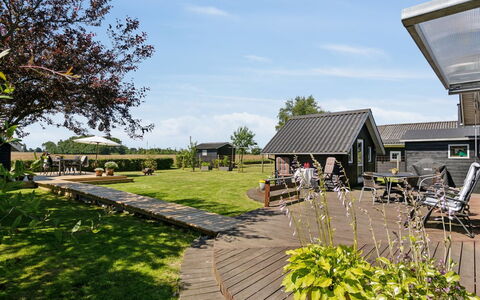 Ainikki - 200M from the Sea: Blauw, Struik, Verblijf, Groundcover, Tuin, Landgoed, Schaduw, Landscaping, Boerderij, Eco Hotel