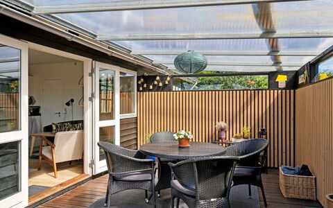Ainikki - 200M from the Sea: Blauw, Struik, Verblijf, Groundcover, Tuin, Landgoed, Schaduw, Landscaping, Boerderij, Eco Hotel