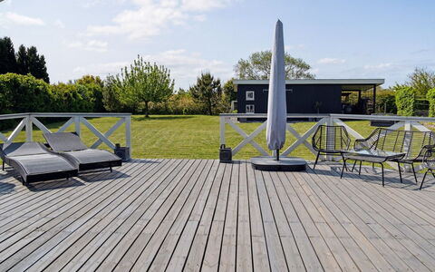 Nilsa - 400M from the Sea: Blauw, Struik, Verblijf, Groundcover, Tuin, Landgoed, Schaduw, Landscaping, Boerderij, Eco Hotel