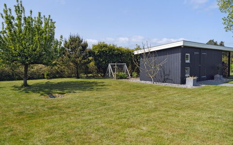 Nilsa - 400M from the Sea: Blauw, Struik, Verblijf, Groundcover, Tuin, Landgoed, Schaduw, Landscaping, Boerderij, Eco Hotel