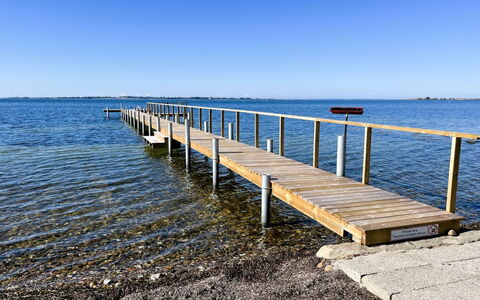 Daike - 25M from the Sea: Blauw, Water, Zwemwater, Pier, Horizon, Dok, Waterweg, Zee, Kust En Oceanic Landvormen
