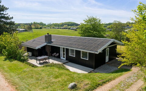 Arho - 75M from the Sea: Dak, Huis, Land Lot, Huis, Verblijf, Landgoed, Garden Gebouwen, Schaduw, Blokhut, Landscaping