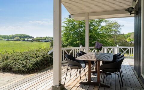 Arho - 75M from the Sea: Dak, Huis, Land Lot, Huis, Verblijf, Landgoed, Garden Gebouwen, Schaduw, Blokhut, Landscaping