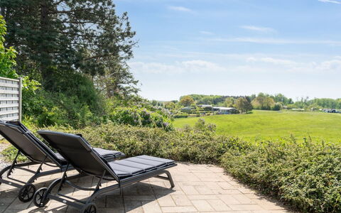 Arho - 75M from the Sea: Dak, Huis, Land Lot, Huis, Verblijf, Landgoed, Garden Gebouwen, Schaduw, Blokhut, Landscaping
