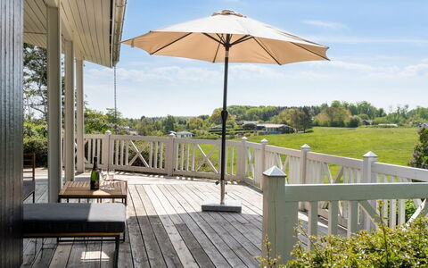 Arho - 75M from the Sea: Dak, Huis, Land Lot, Huis, Verblijf, Landgoed, Garden Gebouwen, Schaduw, Blokhut, Landscaping