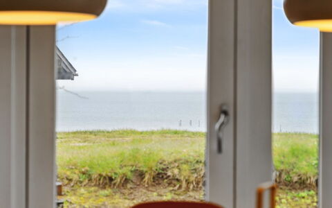 Arho - 75M from the Sea: Dak, Huis, Land Lot, Huis, Verblijf, Landgoed, Garden Gebouwen, Schaduw, Blokhut, Landscaping