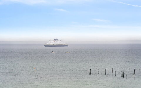 Arho - 75M from the Sea: Dak, Huis, Land Lot, Huis, Verblijf, Landgoed, Garden Gebouwen, Schaduw, Blokhut, Landscaping