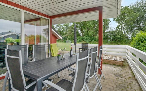 Emly - 1.1Km from the Sea: Veranda, Meubilair, Buitenmeubels, Stoel, Schaduw, Dek, Tuin, Beits, Buitentafel, Patio