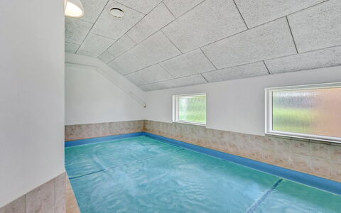 Emly - 1.1Km from the Sea: Zwembad, Badplaats