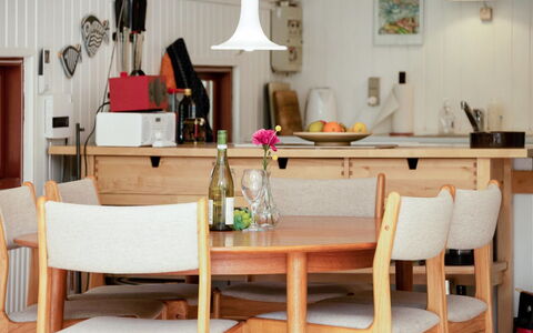 Osa - 150M from the Sea: Meubilair, Interieur Ontwerp, Hout, Flooring, Tafel, Stoel, Lichte Inrichting, Verlichting, Eetkamer, Verdieping