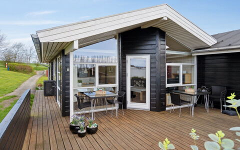 Sointu - 250M from the Sea: Dak, Huis, Huis, Verblijf, Siding, Landgoed, Oprit, Garden Gebouwen, Werf, Schuur