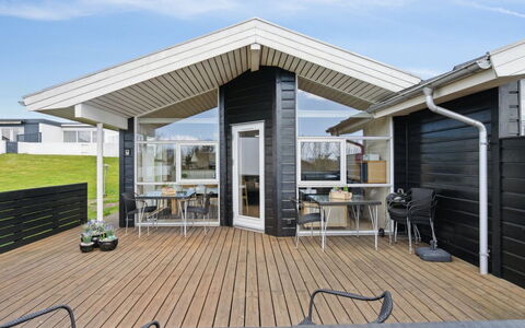 Sointu - 250M from the Sea: Dak, Huis, Huis, Verblijf, Siding, Landgoed, Oprit, Garden Gebouwen, Werf, Schuur
