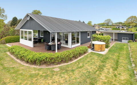 Ankarl - 700M from the Sea: Dak, Huis, Huis, Verblijf, Deur, Siding, Dek, Veranda, Plank, Hardwood