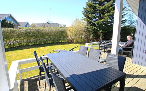 Aaran - 300M from the Sea: Blauw, Struik, Verblijf, Groundcover, Tuin, Landgoed, Schaduw, Landscaping, Boerderij, Eco Hotel