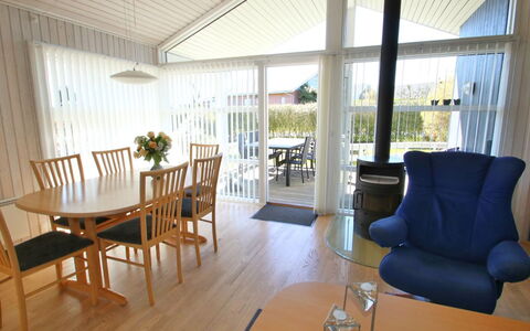 Aaran - 300M from the Sea: Blauw, Struik, Verblijf, Groundcover, Tuin, Landgoed, Schaduw, Landscaping, Boerderij, Eco Hotel